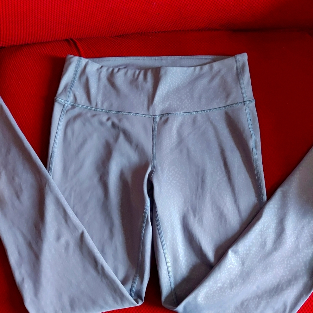 Athleta Women's Size M High Rise Serpent Chaturanga Legging Silver Grey